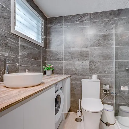 Graceful Brand New In Altamira Apartment *