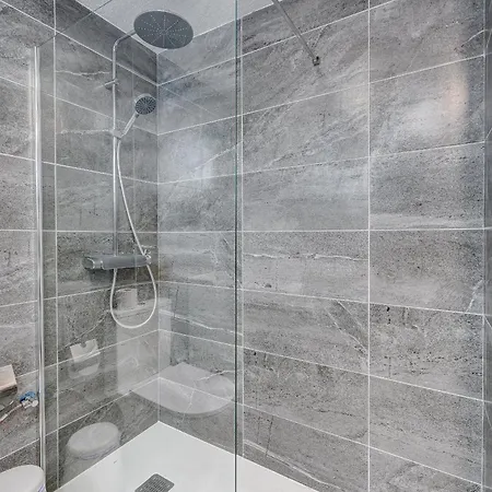 Graceful Brand New In Altamira Apartment *
