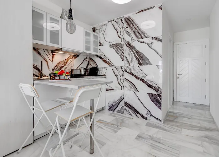 Graceful Brand New In Altamira Apartman *